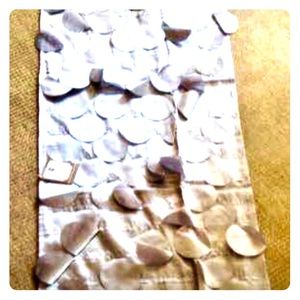 Table Runner.. I have 22 and price is per Runner